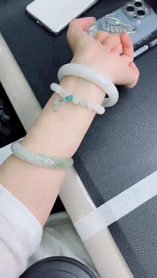 石英质玉手镯未镶嵌165-60.2