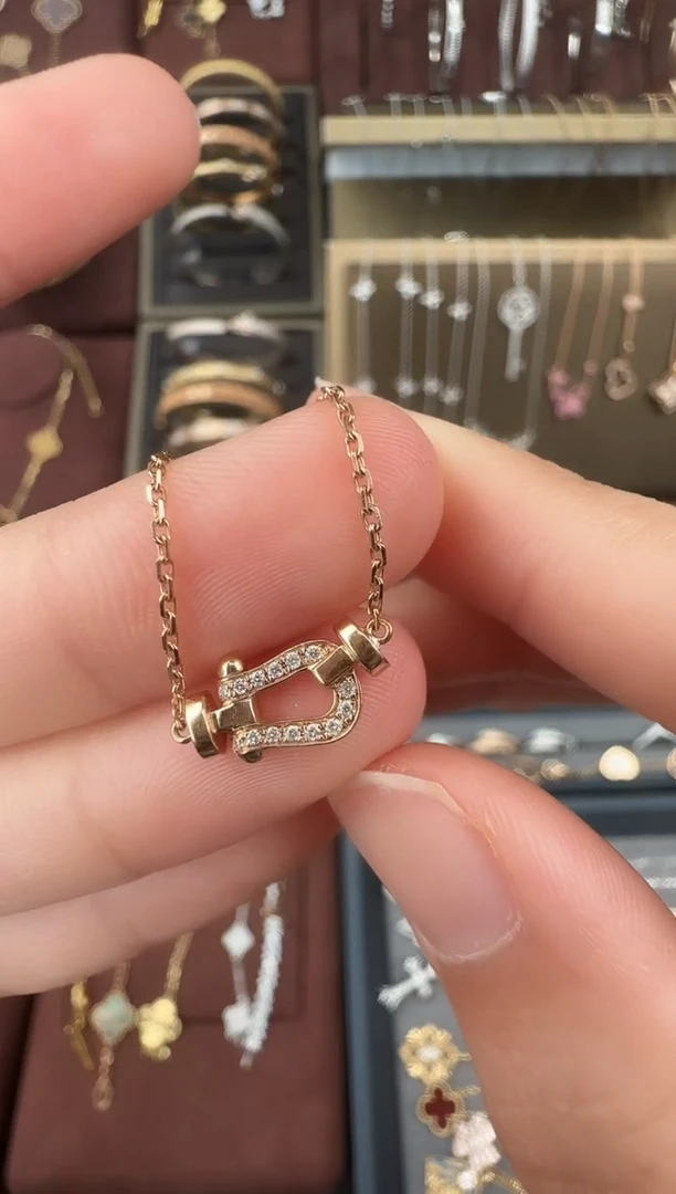 【闪购商品】钻石项链18K金镶嵌半钻马蹄扣项链【3克】