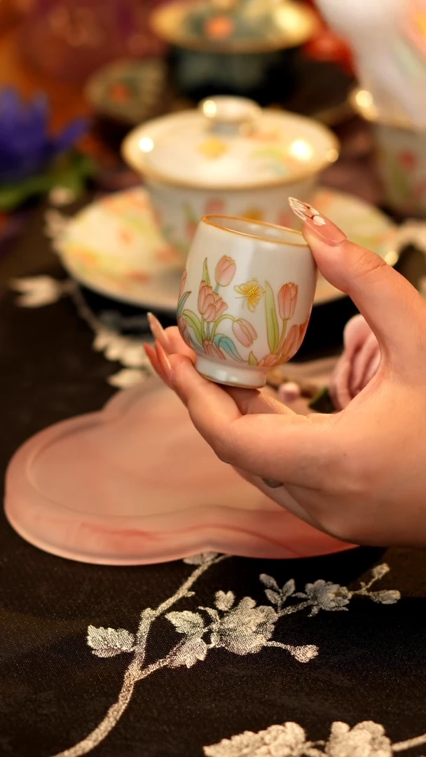 郁金香闻香杯·········