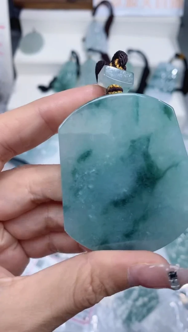 颈饰未镶嵌翡翠吊坠