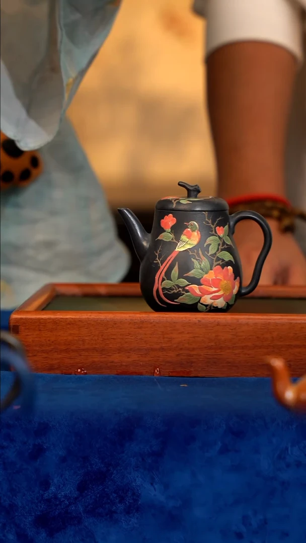 宜兴紫砂 紫砂茶壶 LJY   黑料 茄段