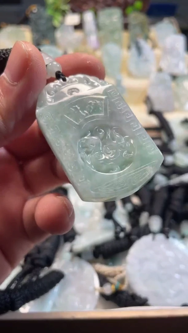 颈饰未镶嵌翡翠12/08/012