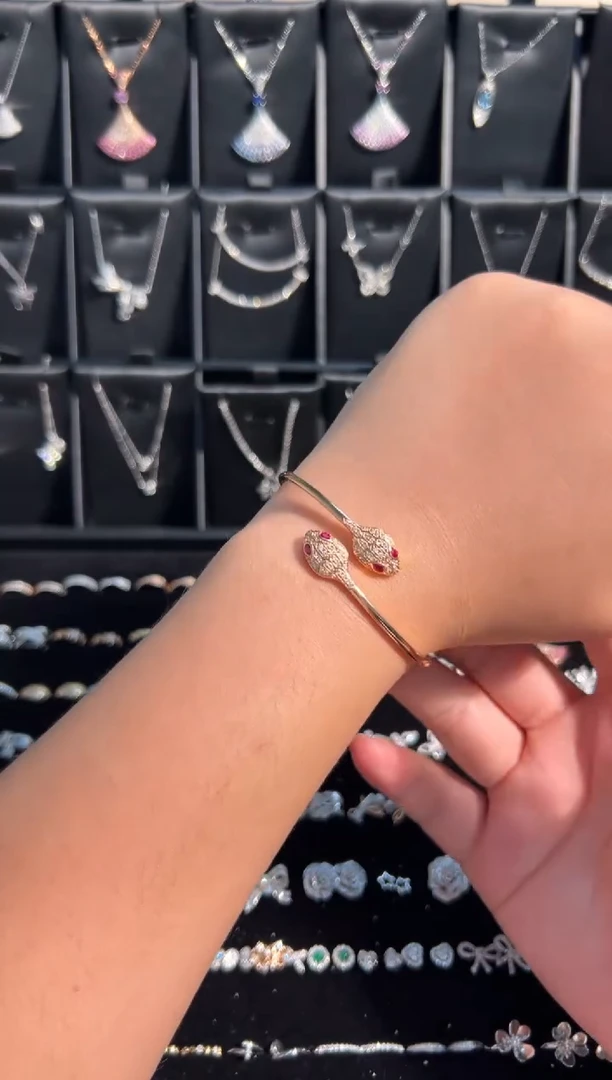 手镯18K金镶嵌钻石蛇手镯