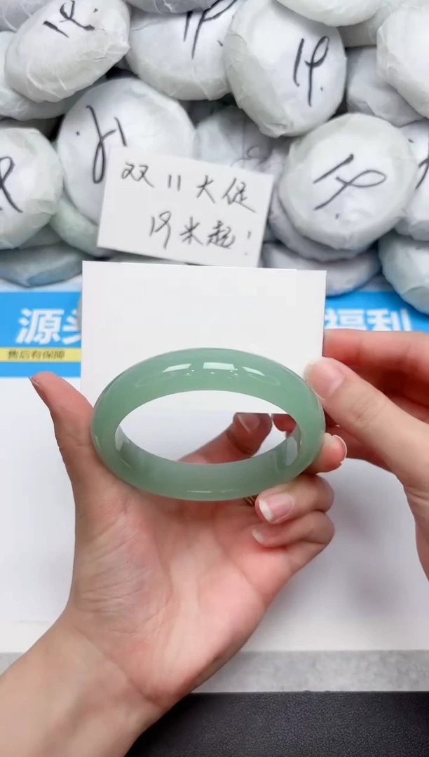 未镶嵌手镯石英质玉68-61.7