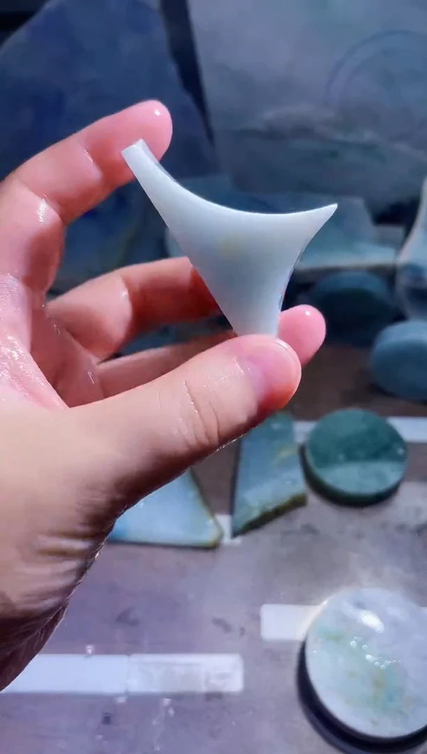 翡翠未镶嵌颈饰翡翠未镶嵌颈饰毛料6
