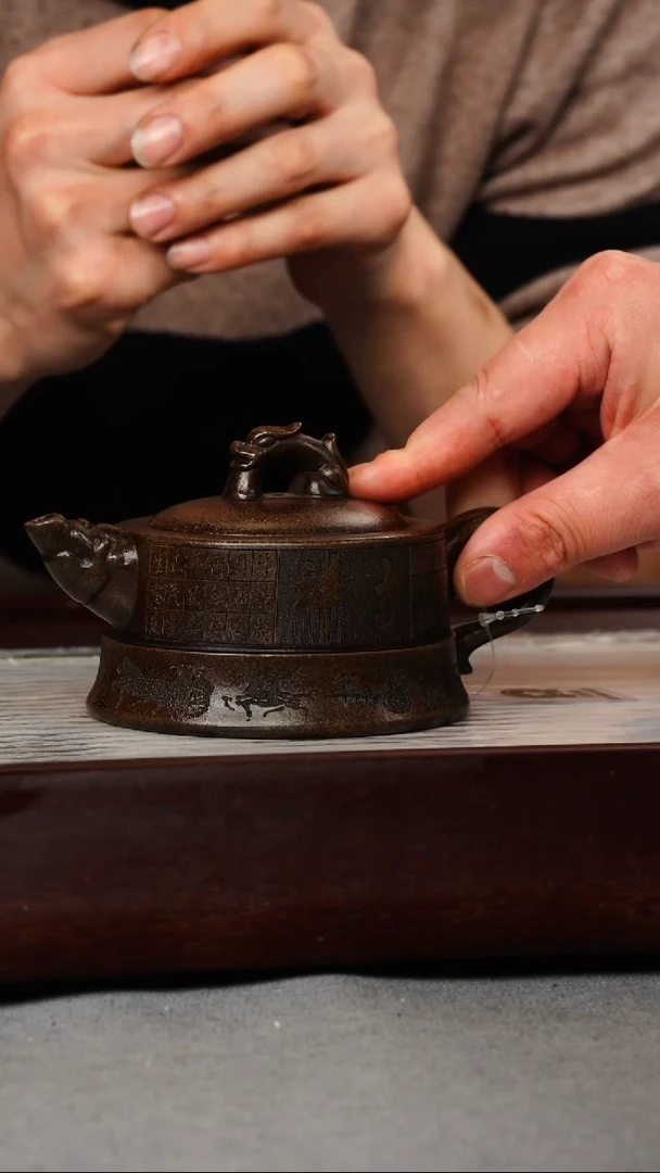 【闪购商品】紫砂茶壶古铜泥 双腰井栏 刻绘