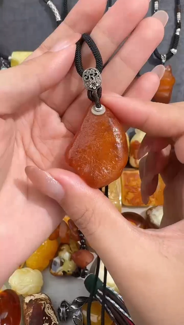 未镶嵌琥珀裸石琥珀