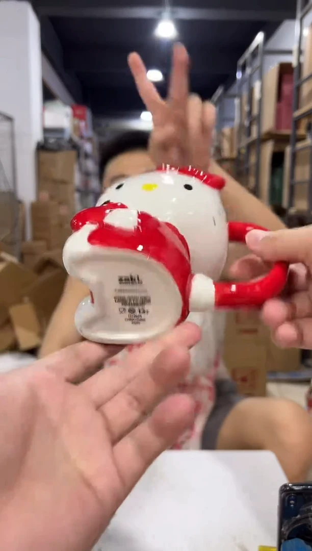 瓷片kt猫抱苹果水杯