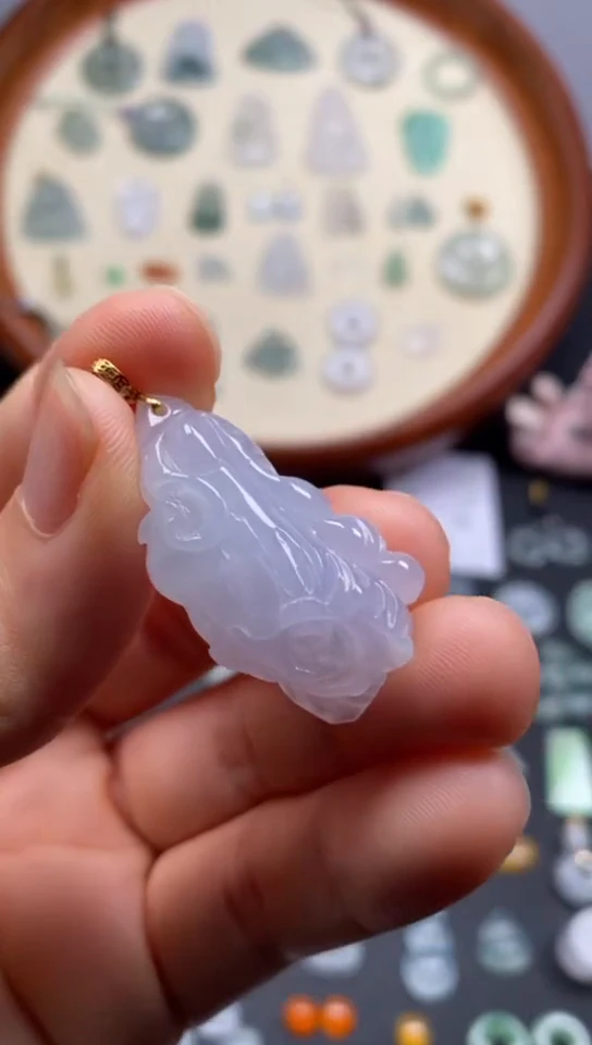 翡翠18K金镶嵌颈饰紫白财/芬