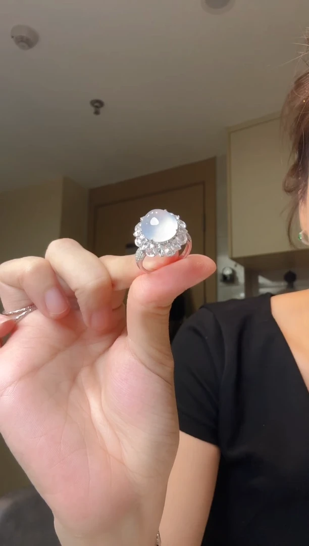 18K金镶嵌戒指翡翠天然翡翠戒指