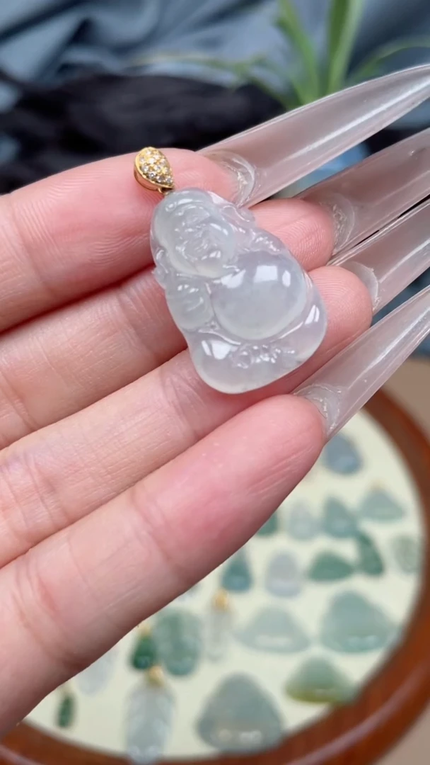 翡翠18K金镶嵌颈饰财爷