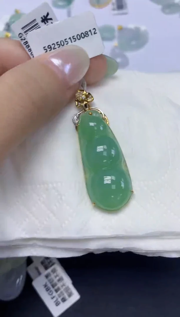 翡翠18K金镶嵌颈饰天然缅甸翡翠A货