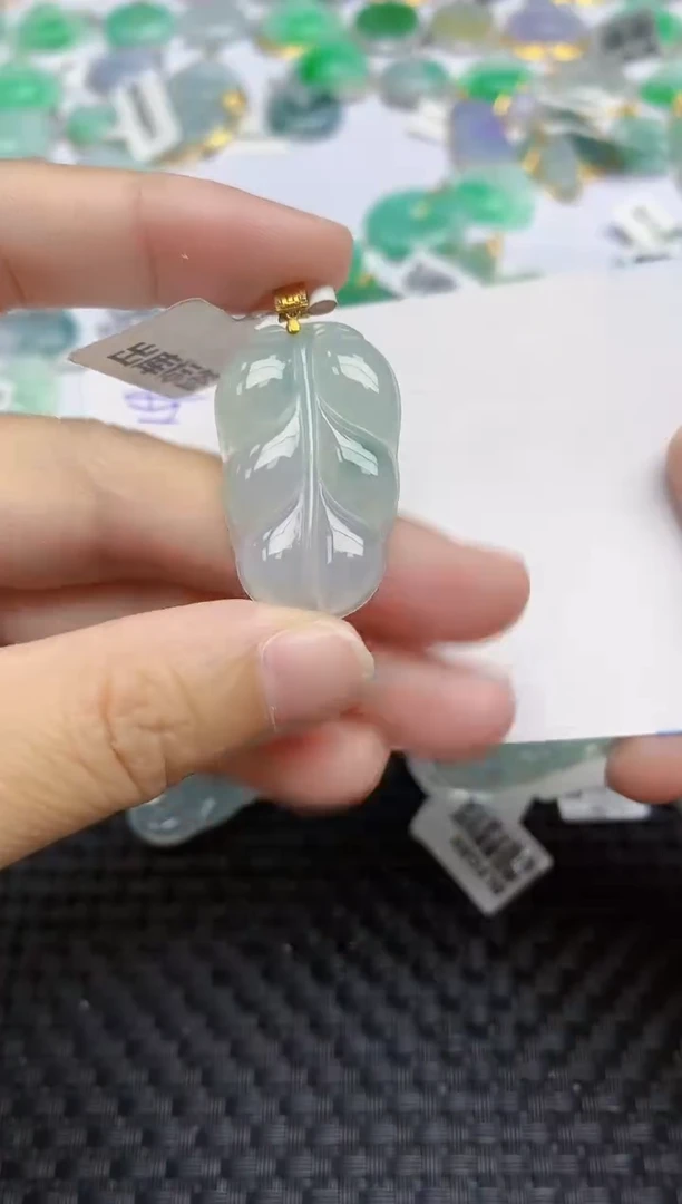 翡翠18K金镶嵌颈饰天然A货翡翠