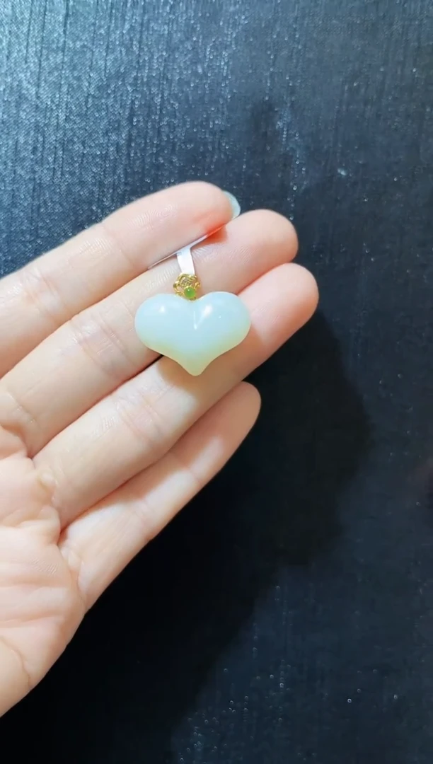 吊坠(赠链)18K金镶嵌和田玉多样性发一