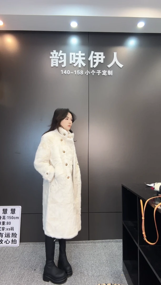 38号白色长款毛茸茸保暖外套xs