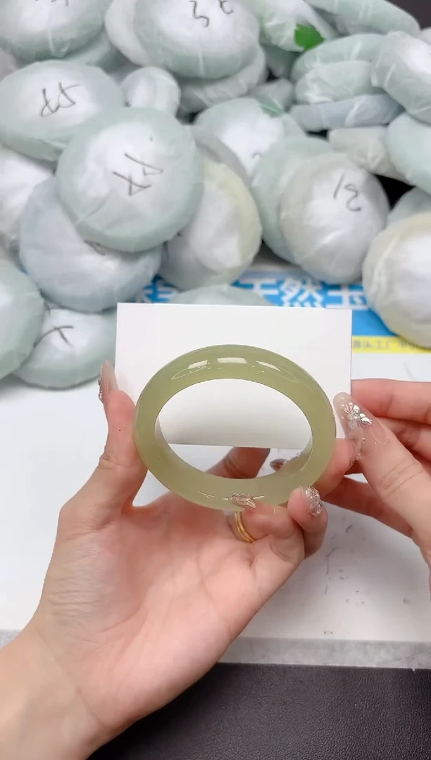 未镶嵌手镯石英质玉82-54.3