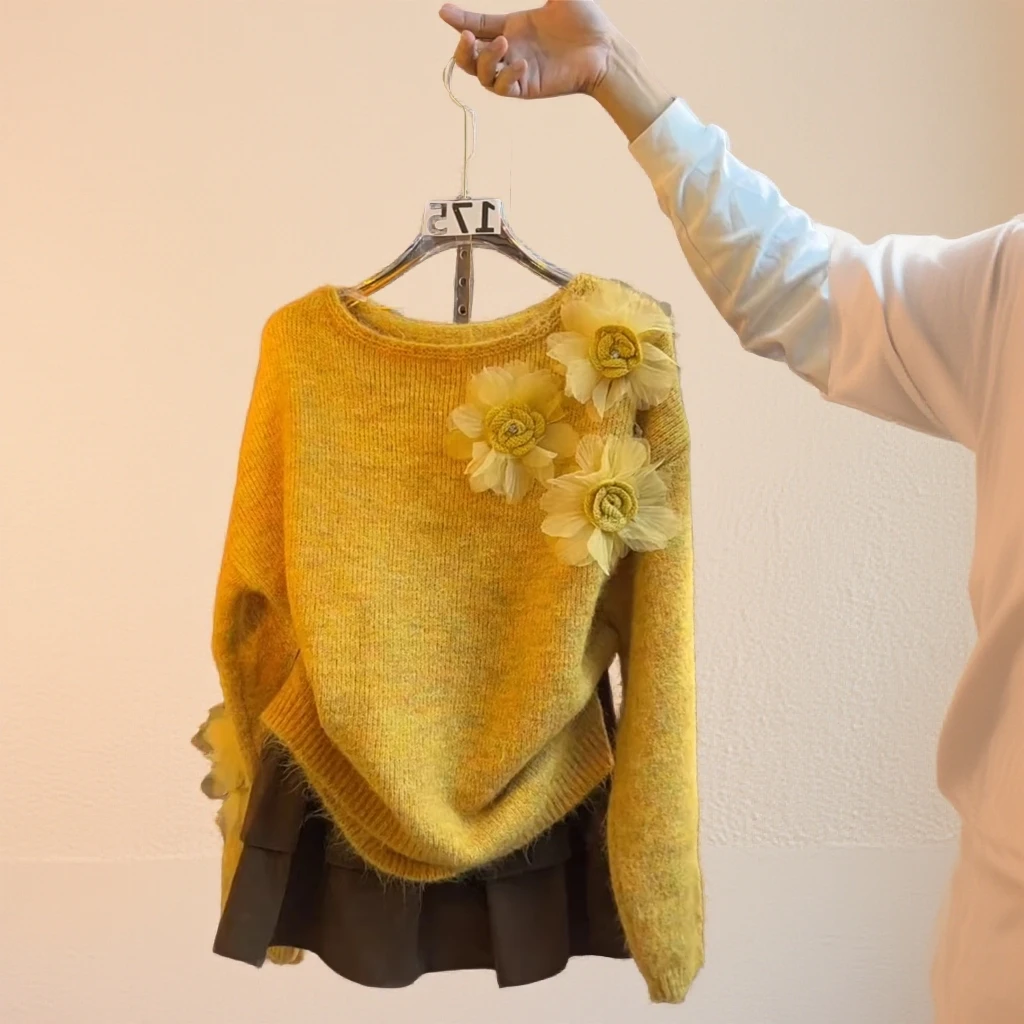 高级感正肩花朵甜美毛衣女秋冬新款大码胖MM宽松慵懒风针织衫上衣