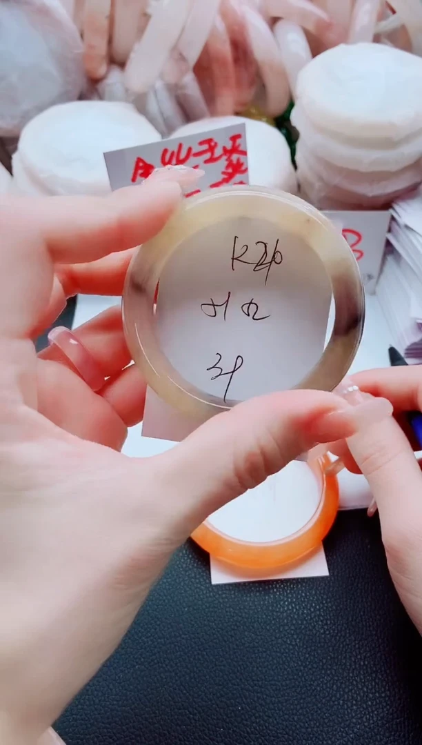 【闪购商品】石英质玉手镯未镶嵌K210