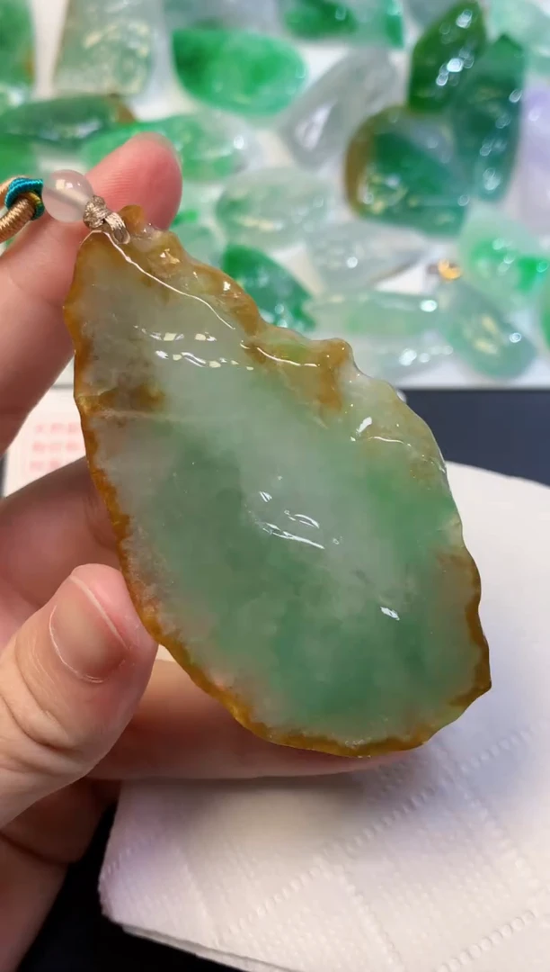 颈饰未镶嵌翡翠