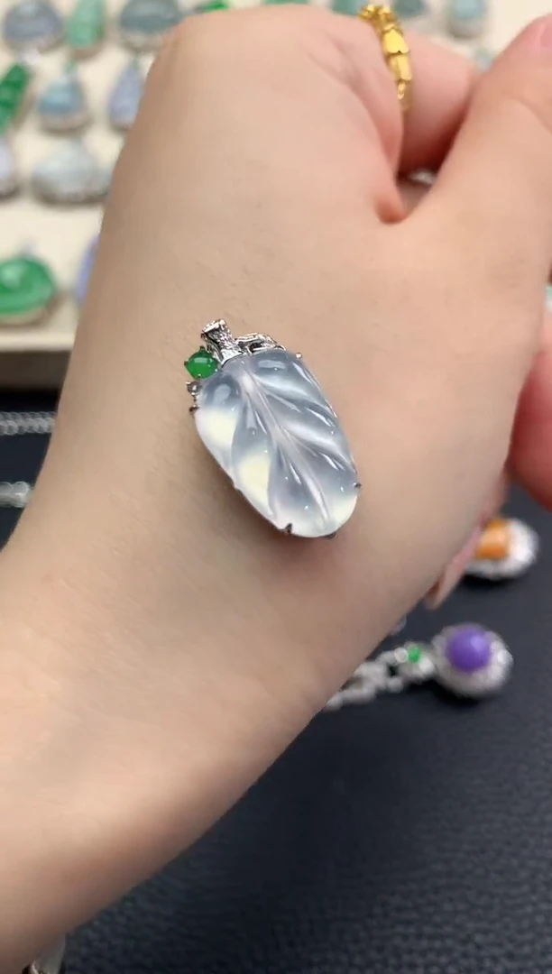 翡翠18K金镶嵌吊坠(不含链)春日珠宝C3