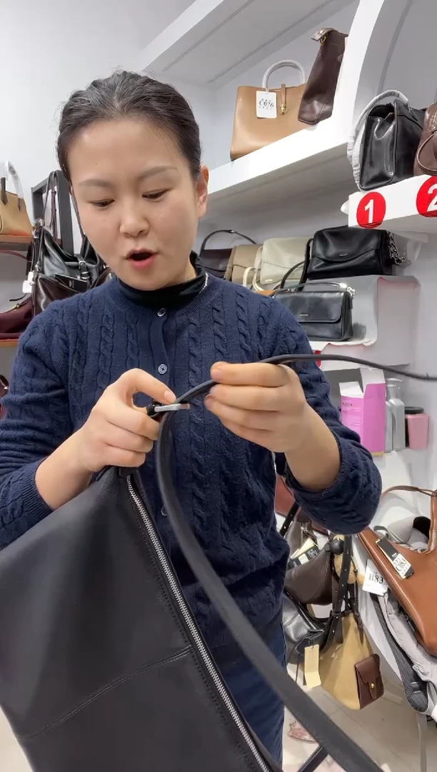 蚕丝头层牛皮笑傲厚博