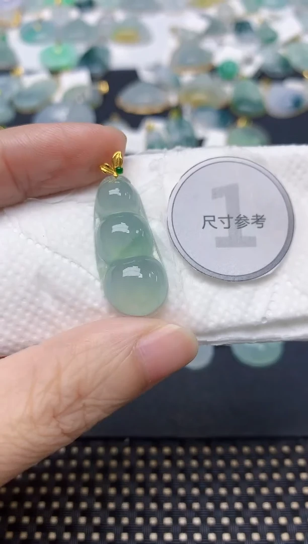 颈饰18K金镶嵌翡翠天然缅甸A货翡翠