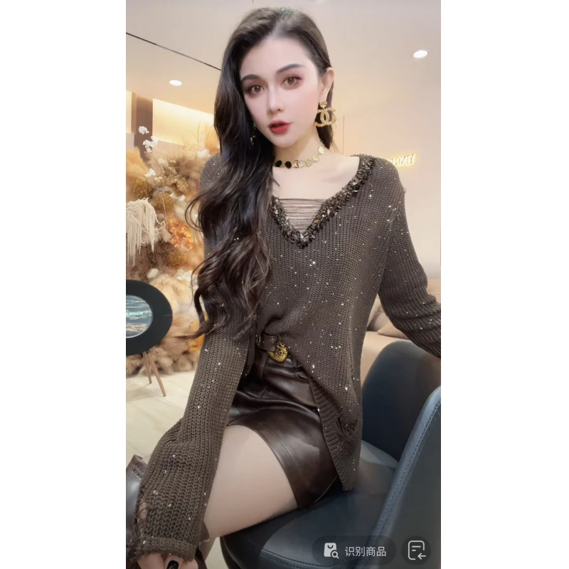 【YING FASHION】莹老板-设计款百搭V领亮片毛衣 90870077 514