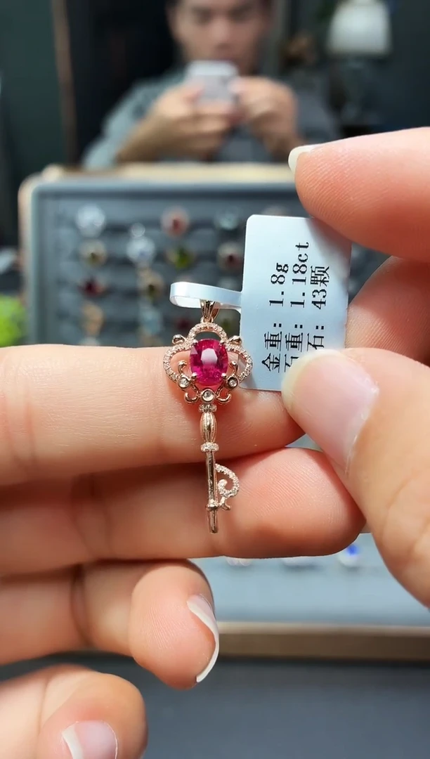 颈饰18K金镶嵌碧玺1.18.