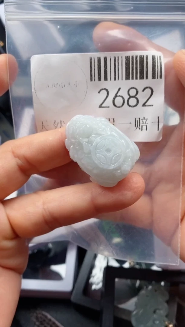 翡翠未镶嵌吊坠(不含链)2682