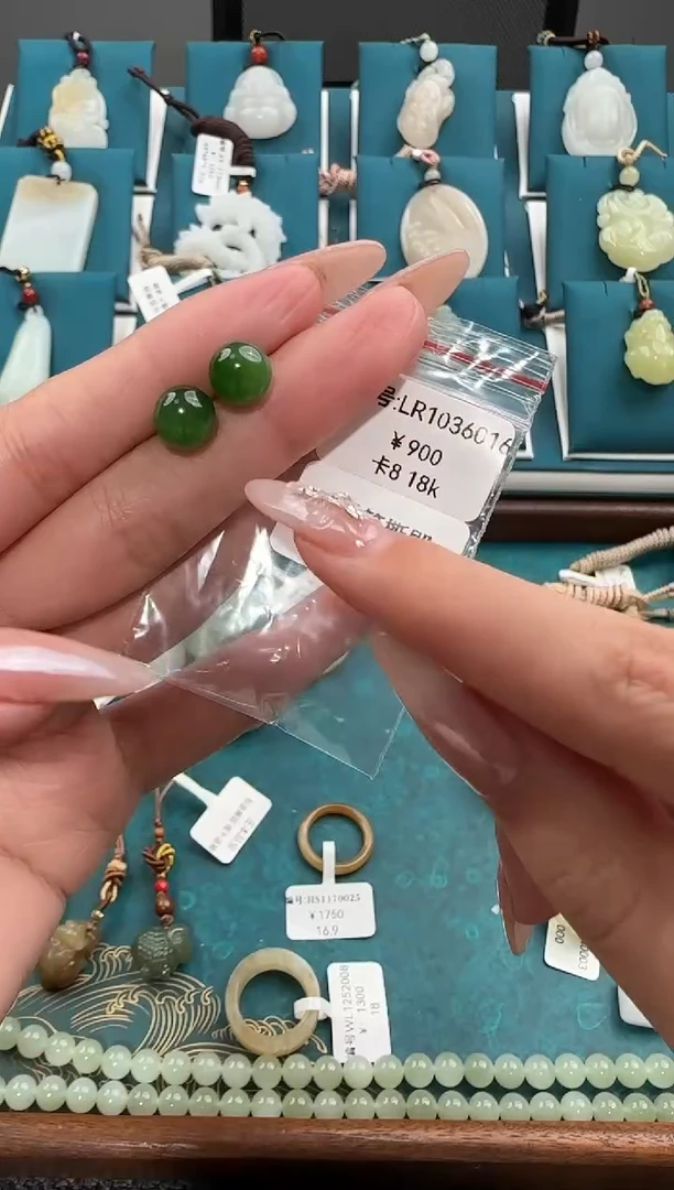 颈饰18K金镶嵌和田玉LR