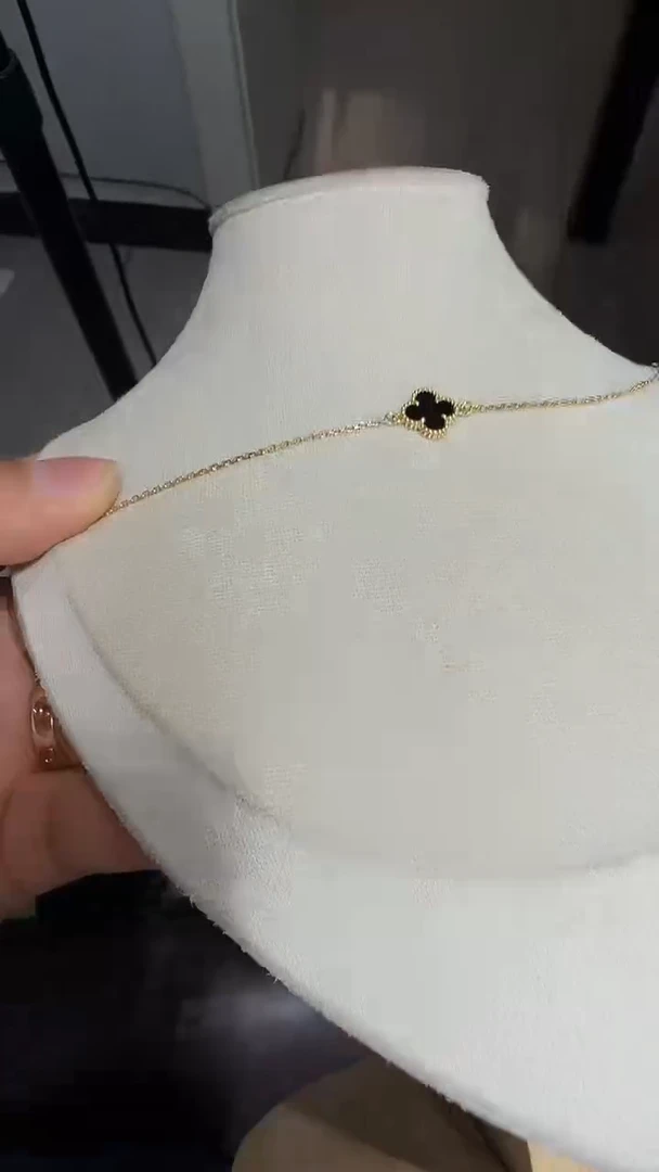 18K金镶嵌手链玛瑙/玉髓黑玉髓小花手链