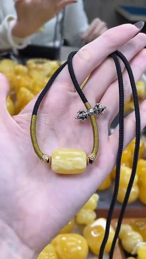 裸石琥珀未镶嵌j46