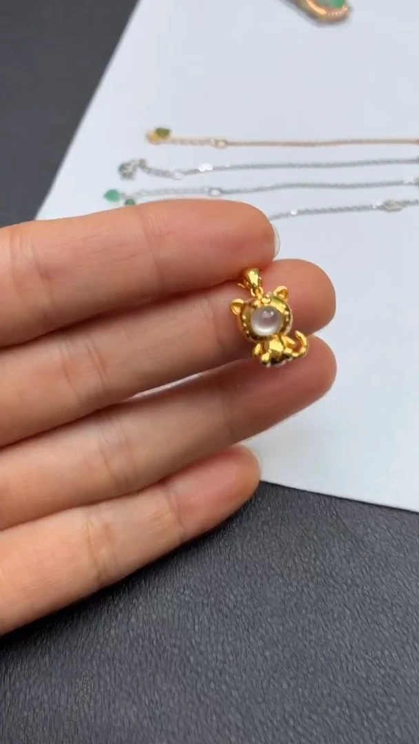 颈饰18K金镶嵌翡翠天然翡翠A货