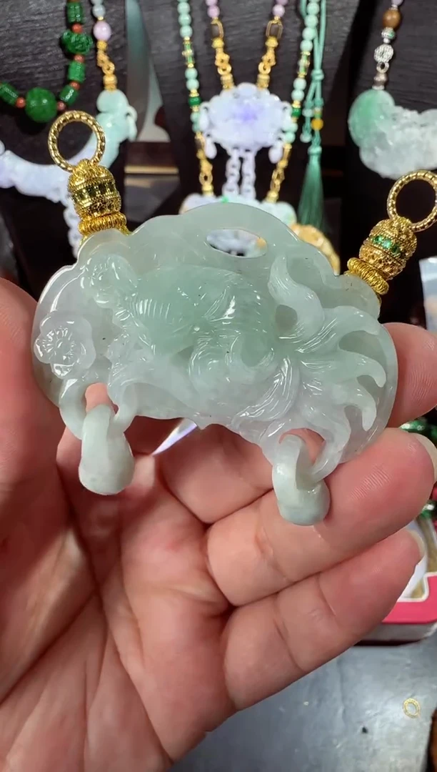 颈饰未镶嵌翡翠吊坠