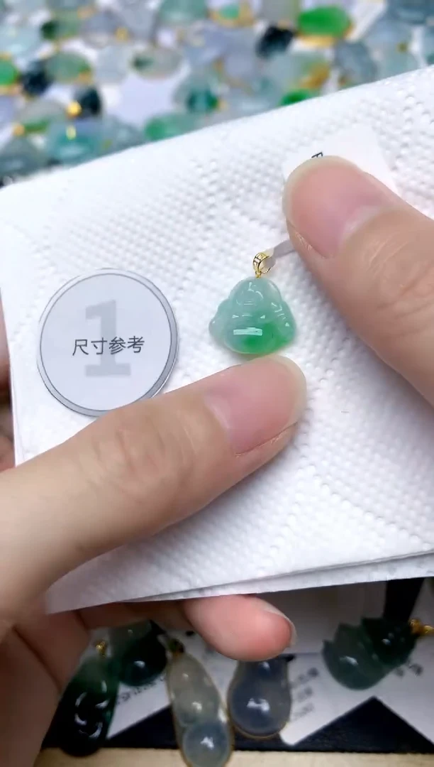 颈饰18K金镶嵌翡翠天然A货翡翠