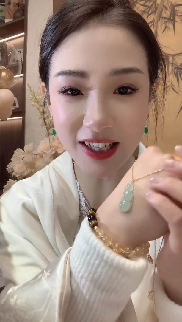 【闪购商品】翡翠吊坠(不含链)18K金镶嵌A3多样性发一件