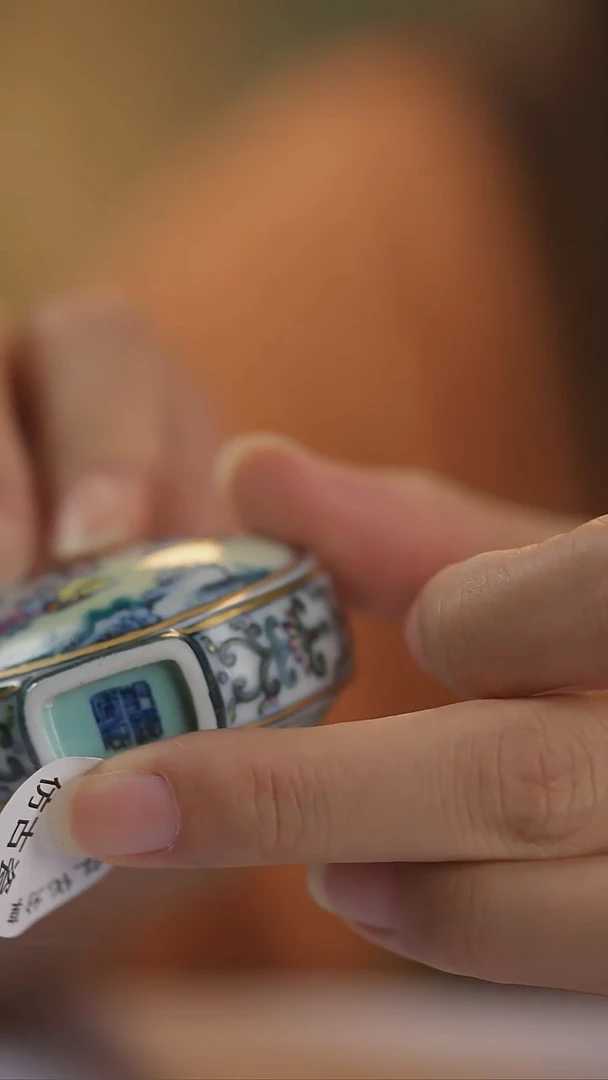 ?****时瓷器摆件完美漂亮