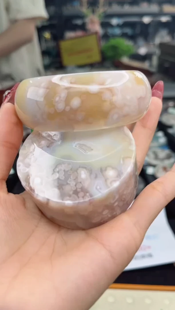 【闪购商品】石英质玉手镯未镶嵌64圈口（赠品镯心）3600396