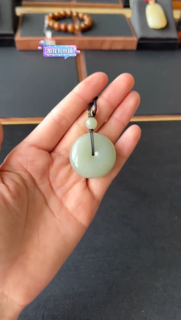 【闪购商品】和田玉吊坠(赠链)未镶嵌且末微色差近矿