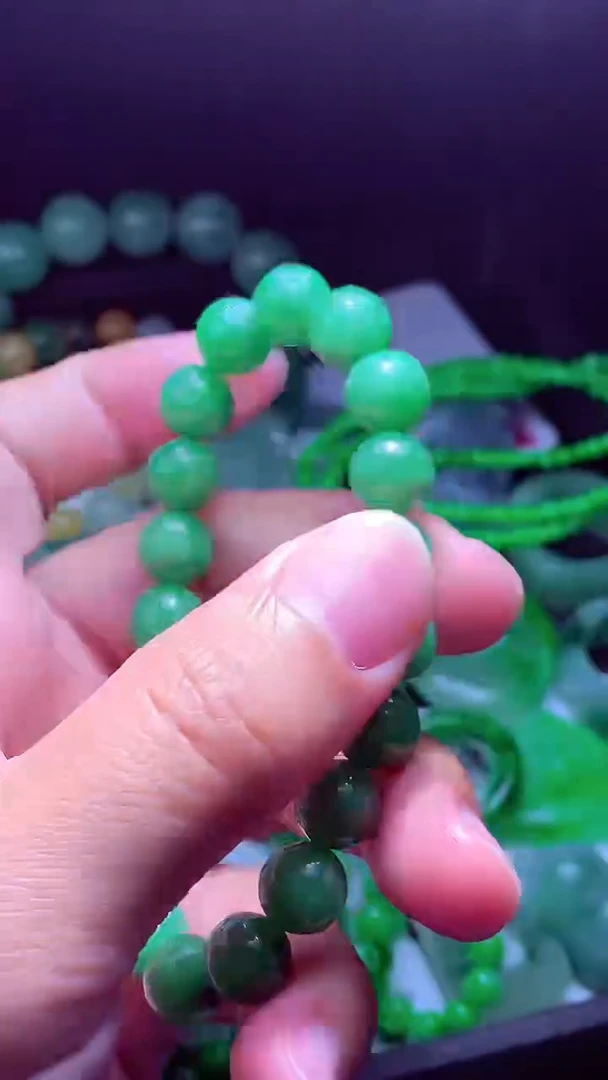 未镶嵌定制翡翠莫*?翡翠毛货定制