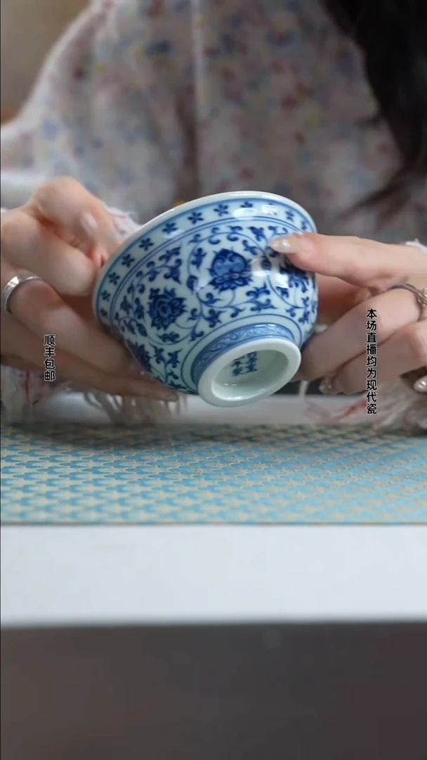 宁封窑柴窑青花双狮缠枝莲压手杯