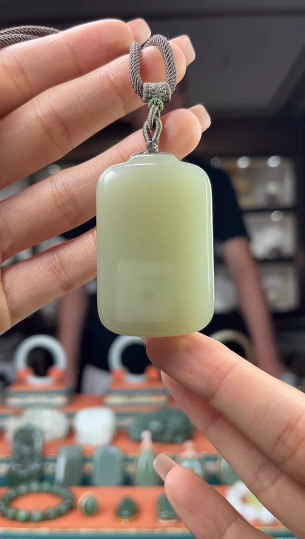 和田玉未镶嵌颈饰佩佩