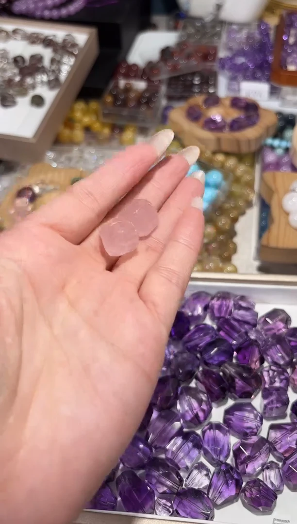 水晶手串未镶嵌L42粉水晶雕刻方糖一个