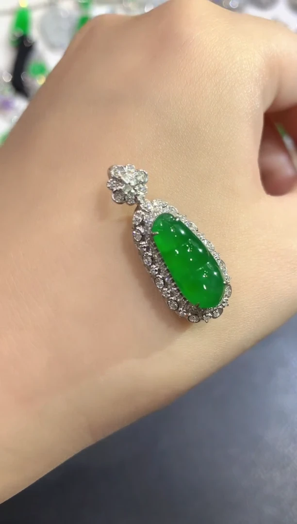 颈饰18K金镶嵌翡翠130-吊坠