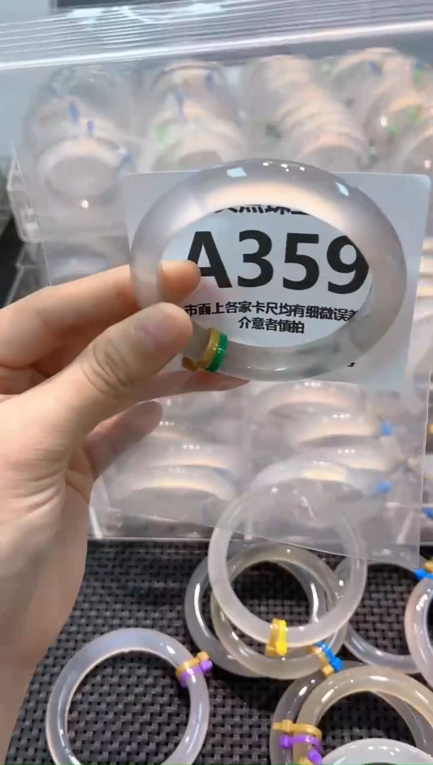 玛瑙/玉髓手镯未镶嵌AA359