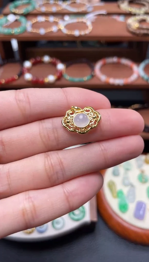 【闪购商品】翡翠吊坠(不含链)18K金镶嵌一个  102