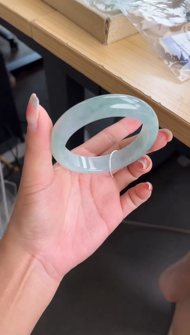 翡翠手镯未镶嵌手镯