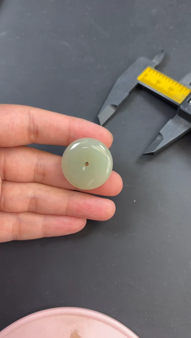 和田玉未镶嵌吊坠(赠链)于田微色差平安扣