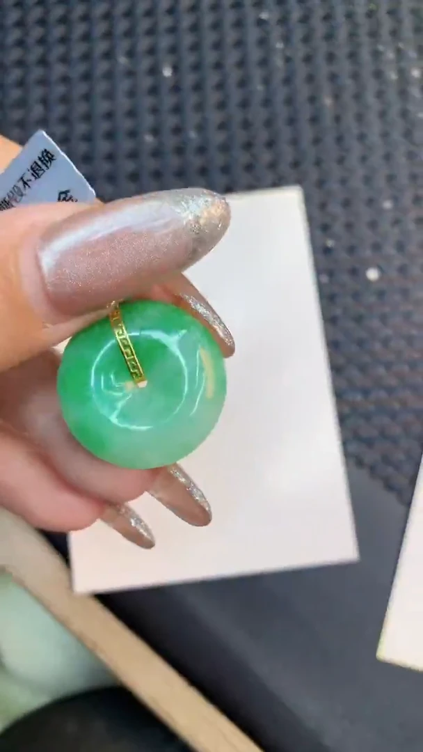 颈饰18K金镶嵌翡翠1