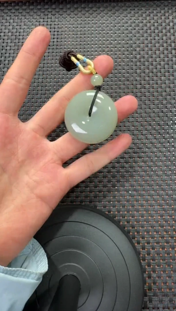 吊坠(赠链)未镶嵌和田玉近矿平安扣